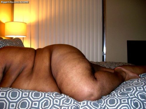 blog-mr-12play-world:  phat4eva:Hell yeah  DAMN IS ALL IMMA SAY #NASTY THOUGHTS I WOULD DO TO HIMÂ   Beautiful round ass, shapely moobs and a bisected belly. He’s as interesting as he is handsome.