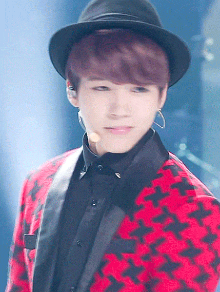 twirlinchen:♪ ♫ EVERY INCH♥♥ OF YOU IS PERFECT FROM THE BOTTOM TO THE
