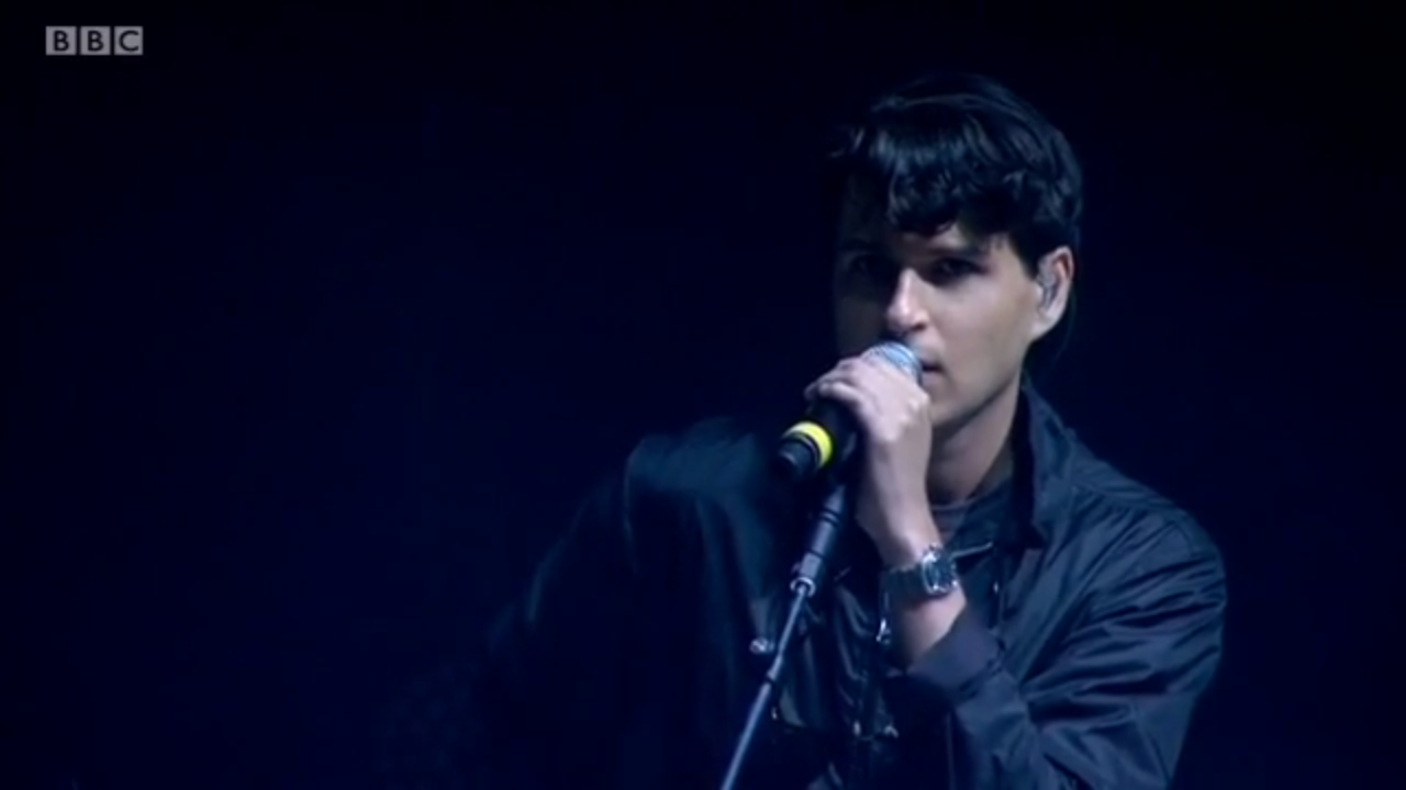 nightowlhannah:  Ezra performing with SBTRKT at Reading Festival on 22/08/14 [x]