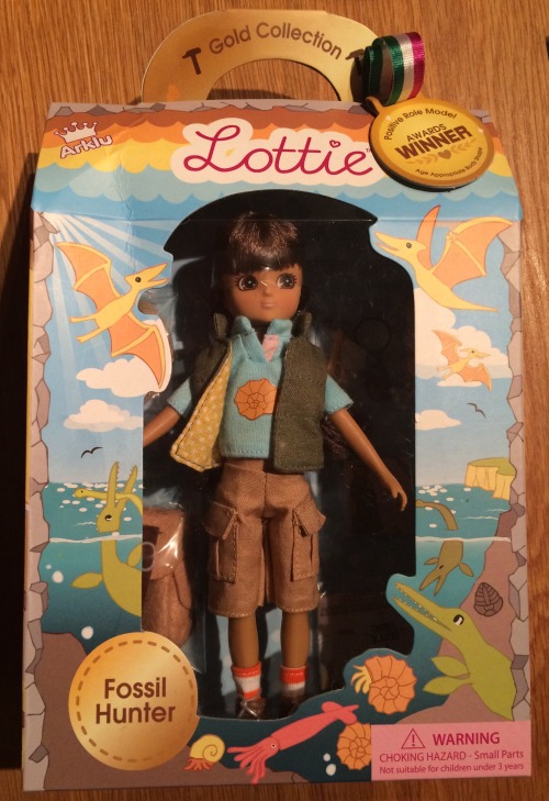 Today we got our hands on our very own Fossil Hunter Lottie Doll, as designed by TrowelBlazers in co