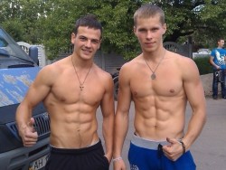 bigbennn:  sexy-lads:  Two shirtless boys