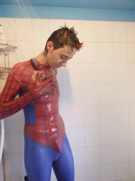 allofthelycra:  boyzboyzboyz22:  💗💗  Follow me for more hot guys in lycra,