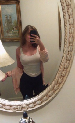 basicallyhorny:  whatchu know about that tight pants and no bra look   wow ! you’re amazing !