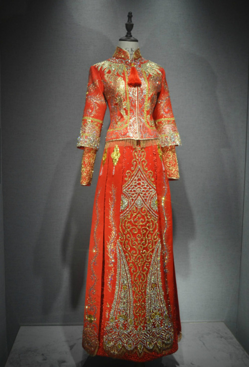 Modified traditional Chinese wedding dress. Type: 秀禾服 Xiu-he-fu.