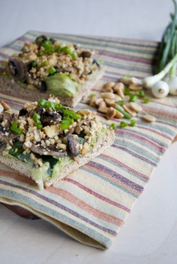 thefoodshow:  Creamy Zucchini And Mushroom