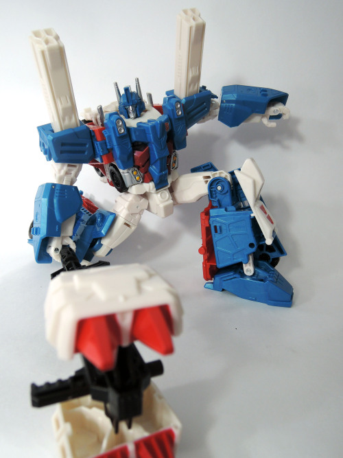 Hammer time!Leader Class Ultra Magnus.There are pros and cons of this toy, but it’s definitely