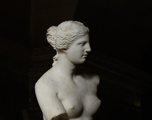 marmarinos:Detail of the Venus de Milo, an ancient Greek statue of the goddess Aphrodite, dated to 1