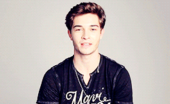 Auri It S Back Gif Hunt Of Francisco Lachowski