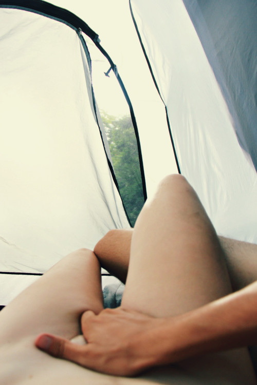 Nature travel and good sex fit well together as this perfect image shows. Why get out of the tent to