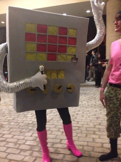 silent-mime: trepanties: sunnybutte: Oh my god I’m so excited Him have leg COSPLAY OF THE YEAR