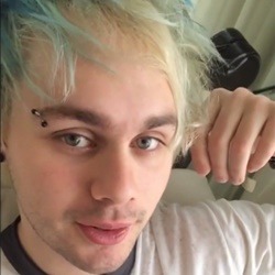 Michael Gordon Clifford Em: I HATE MYSELF. Se Gostar Da Like Ou Crditos Pra @cakesincer No Tt, Amo Vcs