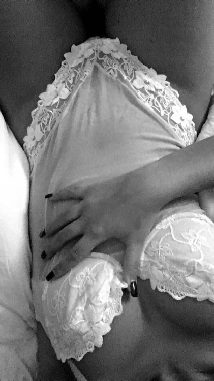 vieninellettoecalmami: Elegance is an attitude. Elegante e sexy