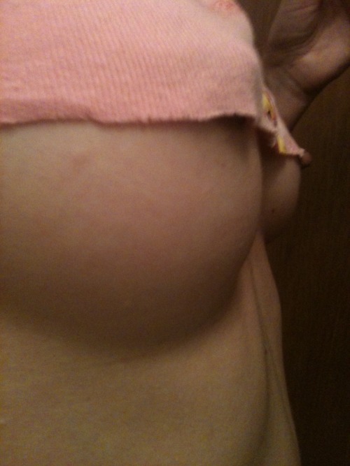 drewwolverine:  trick shot! sideboob underboob pokies!!  Crikey!