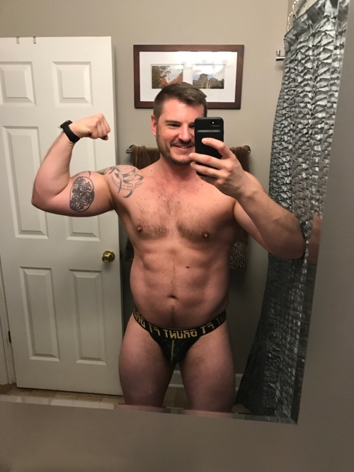 pleep1: Discovered that if I trim my belly fur my abs are visible again