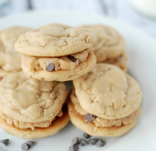 fullcravings:  Oatmeal Peanut Butter Cookie Dough Cookie Sandwiches