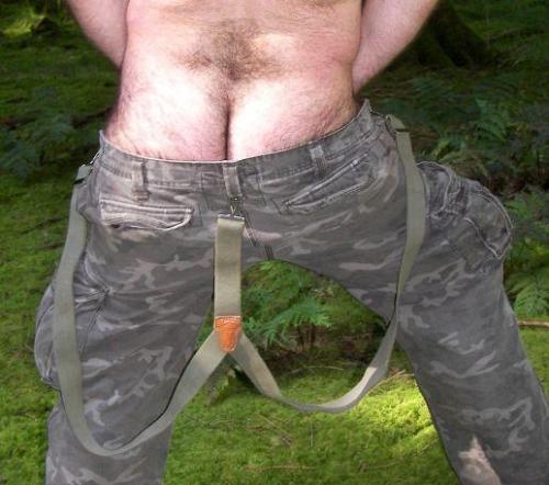 secrettoiletslut4u: pigsilvano: mud67:  rbbrguyto:  Camoflage  Well, almost!  J VEUX BOUFFER SON GRO