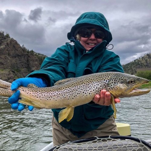 @diannevermillion and @chefpennys always find some good ones! #flyfishing #flyfishingmontana #womenw