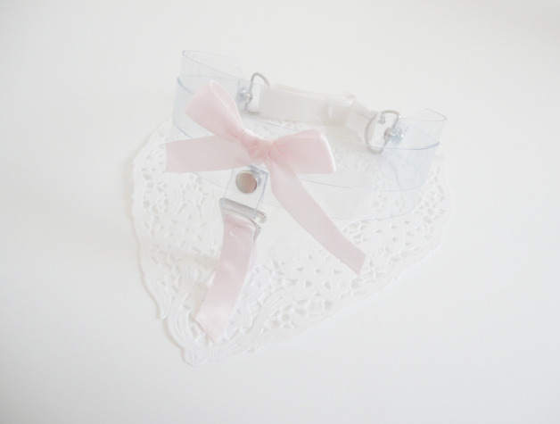 shop-cute:  Ribbon Clear Garter $32.00 