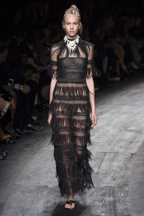 prada-milahno: Valentino Spring 2016 Ready-to-wear Dress to wear on Felucia