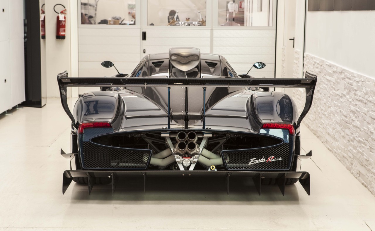 itcars:  Details: Pagani Zonda Revolucion 
