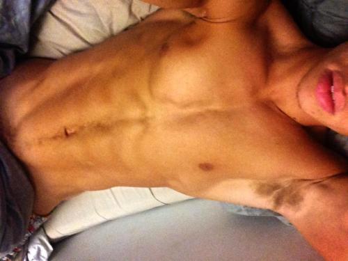 chrisjammer:  SEXY BODY YOU WANNA LOOK LIKE THIS EMAIL ME LETS DO A PRIVATE SKYPE SESSION. CHRISJAMMERMODEL@YAHOO.COM
