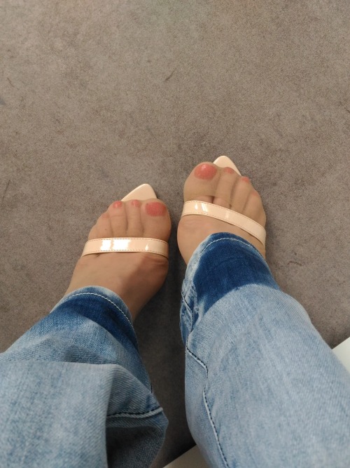 nylonhom62:  Pour mes Fans  … 😍  Très sexy ces ptits petons nylonés😍😍