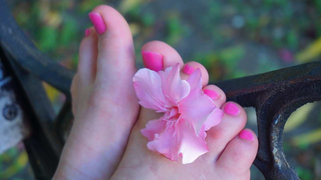 feetartist:  Little toes