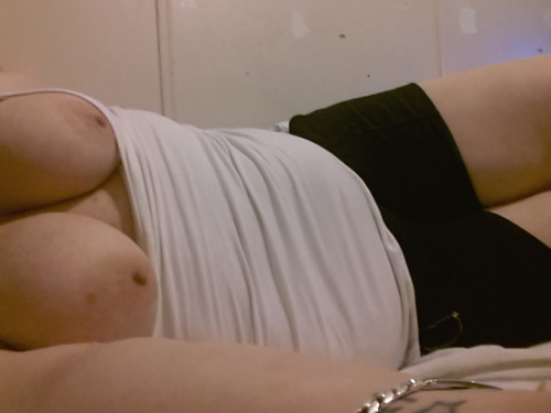 chubbyaussie:  The hornier I get the more clothes I lose ;)