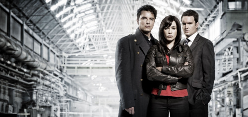 nixxie-fic:2/3 - CSI Cardiff - Ianto Jones, Gwen Cooper  & Jack Harkness - Torchwood season 3 HQ
