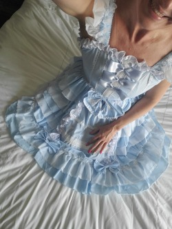 swayisme:  Feeling all pretty like a Princess … awaiting dishevelment by my Daddy!