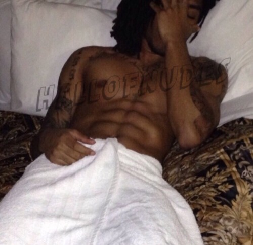 yeaimaundercover:  hall-of-nudes:  Love him  😍