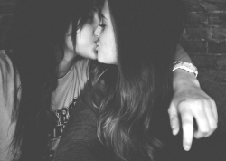 lipstick-lesbian:  ♀♡♀