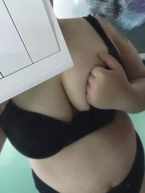 jackwahahaha: 19歲的大尺寸妹子投稿！ 想找人做愛，因為害羞不敢自己貼文，請各位湯友們來這留言，妹子喜歡的話會自己送上門喔！ 留言後請密切注意是否有新訊息！