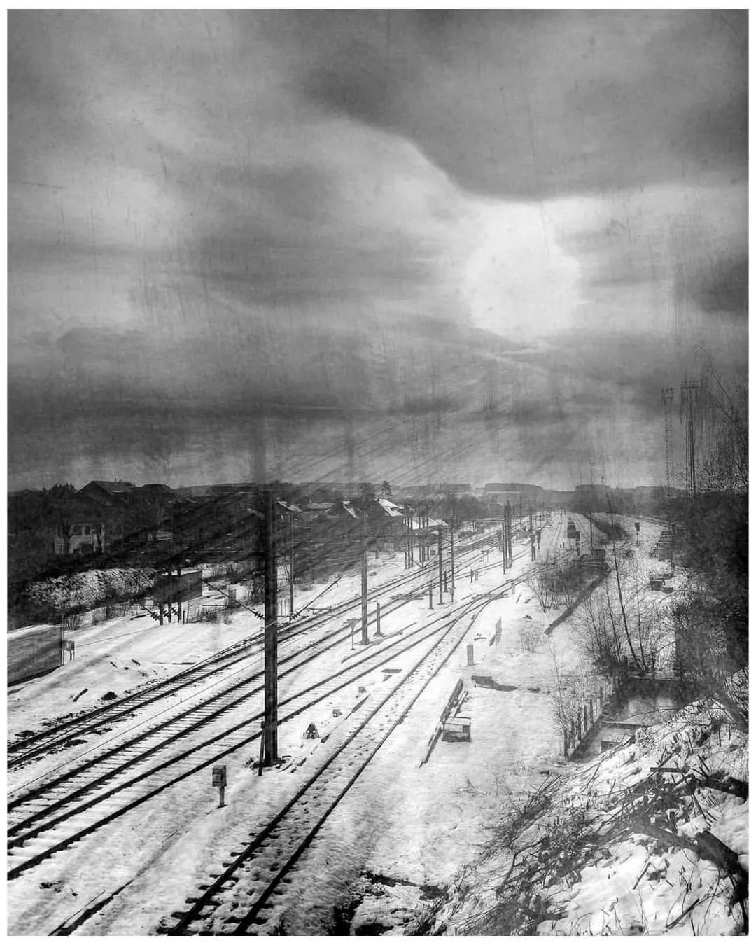 , François Dejardin , Site artistique Officiel , “Au croisement des destins” 2019 . . . . . . . . . . . . . #friendsinbnw #friendsinprofile #photologio_gr #darkroom_daydream #blancnoir2 #magnumphotos #burnmagazine #burndiary #akasimagazine #allformatcollective #bnw_magazine #bnw_greatshots #bnwmagic #bnw_magic #35mm #analogue #filmisnotdead #filmisgood #analoguefilm #filmphotomag #filmphotography #theanalogclub #everydayeverywhere #theanalogclub #railway #railwaystation #blackandwhite #analog #filmisnotdead #corridorelephant (à Gouvy) https://ift.tt/BlC6taE, François Dejardin , Site artistique Officiel