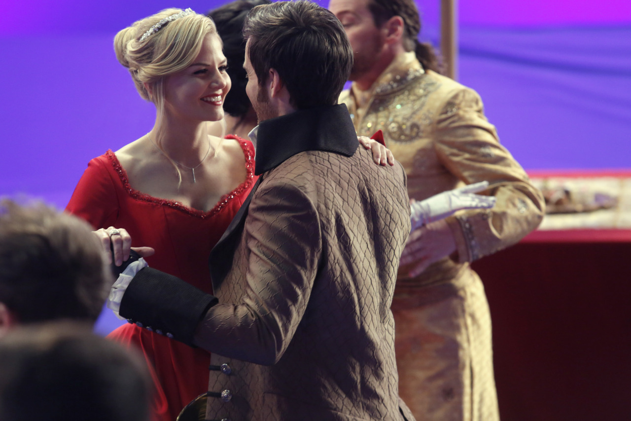 i-love-you-swan:  fyesemmaandhook:  Episode Stills&amp;Behind the Scenes - 3.21