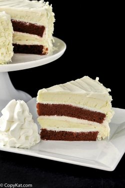 foodffs:  Cheesecake Factory Red Velvet CheesecakeFollow for recipesGet your FoodFfs stuff here