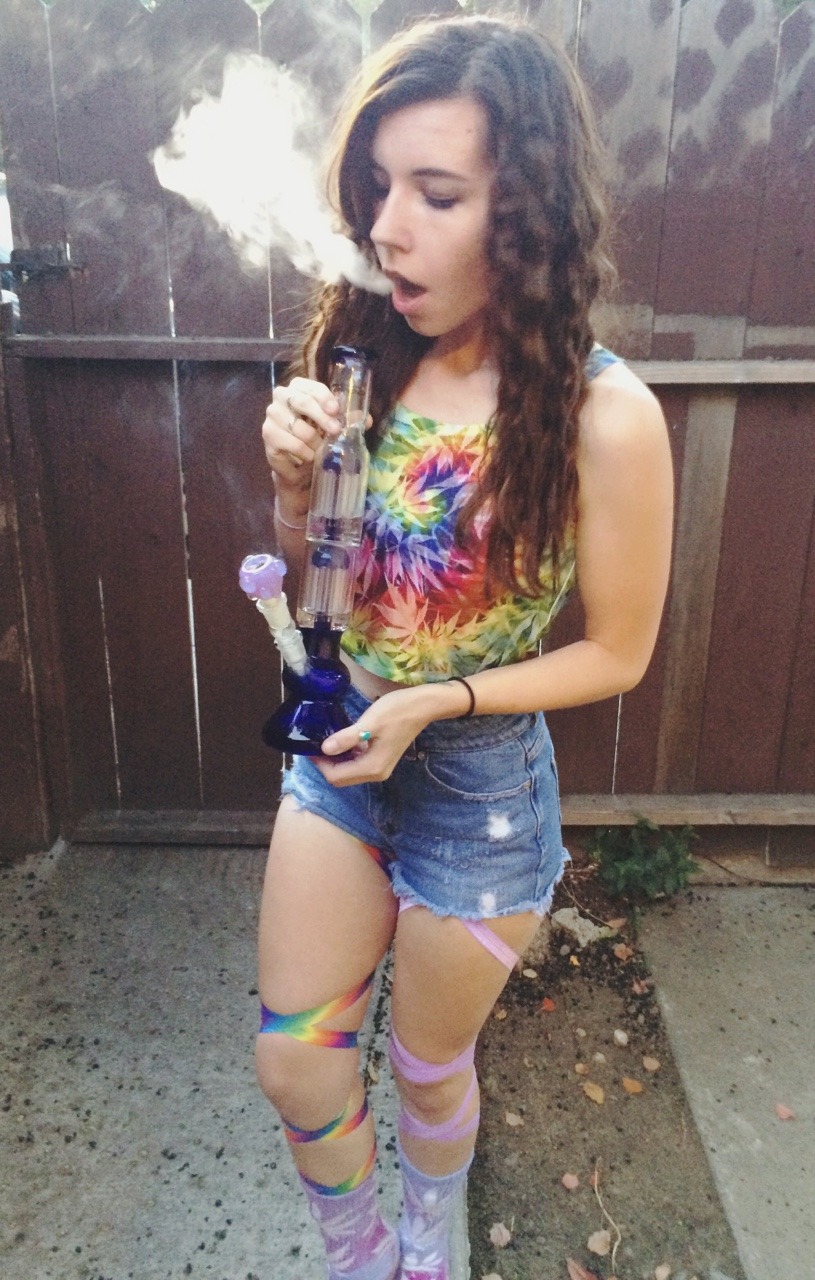 princessdabber:  essential bong rips :) 