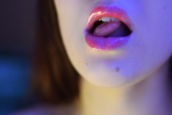 wolfundermyskin-deactivated2014:  I rock pink lips (x) 