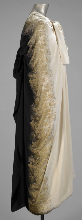 Evening CapeGabrielle ‘Coco’ ChanelHouse of Chanel1927This evening cape is constructed of two 45-inc