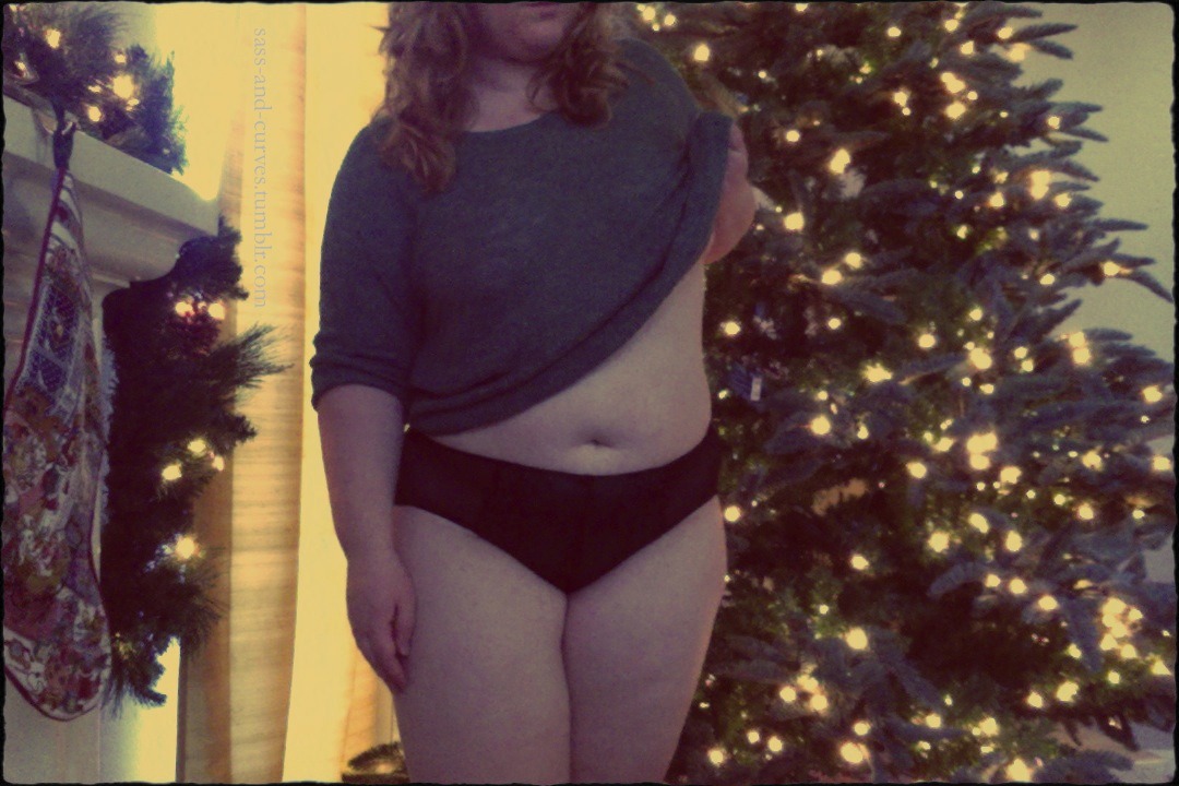 sass-and-curves:  A Merry Merry Christmas to you all. This is my present to you.