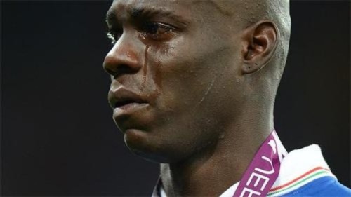 blkoutqueen:  thebeautyofmelanin:  darkchocolatecreatures:  imdemetrialynn:hyperionofficial:canfy: posttragicmulatto:  androphilia:  Racist Chants From The Crowd Brought This Soccer Star To Tears | Political Blind Spot  Mario Balotelli, the star striker