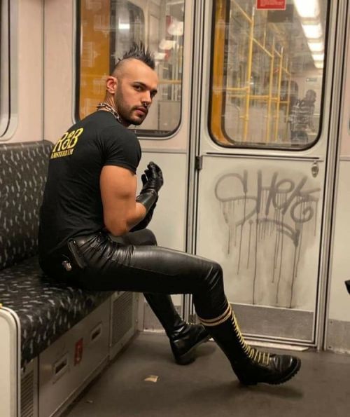 punkerskinhead: would love to sit next to him in the subways