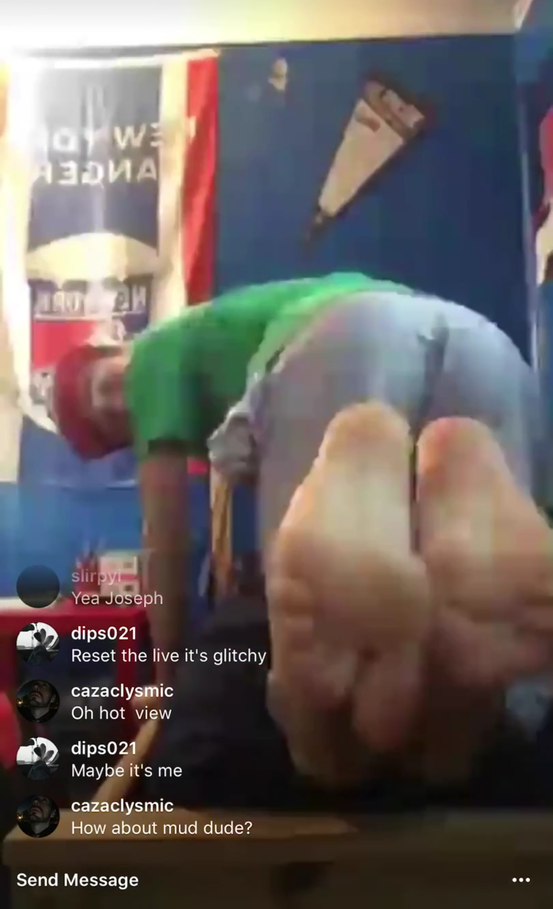 👱🏻‍♂️🦶🏼↖️