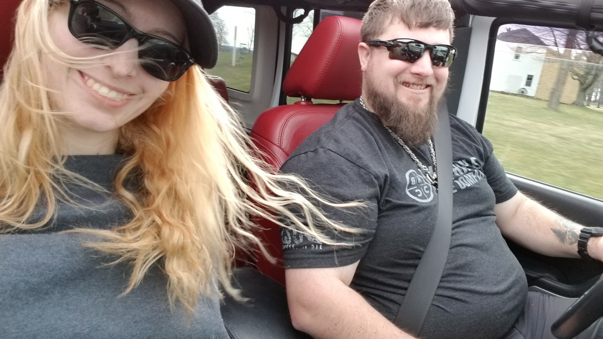 Sunny and almost 70 calls for adventures! Took the dogs for a walk and then took the freedom top off the Jeep and went for a long drive 😊🥰 side note that @katiiie-lynn looks really cute in my hat 😍😍😏