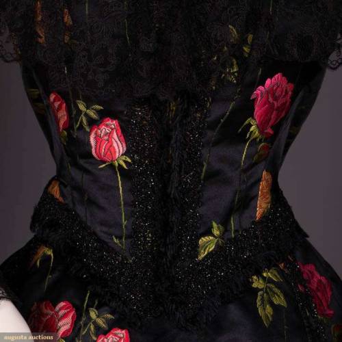 tattedpetticoats:costumeloverz71:Dinner Dress c. 1892 @marzipanandminutiae