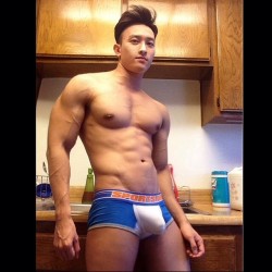 muchachotes:  Bulto. Muchachotes: http://www.facebook.com/muchachotes