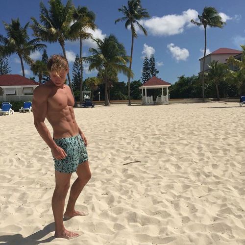 lumbrjax:  Instagram user @jonas_arnesen http://ift.tt/1myes1y 