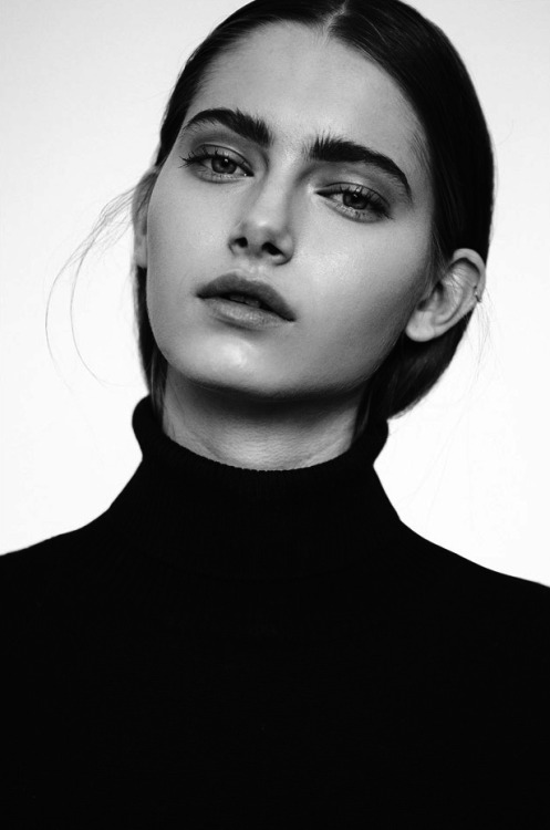 skeletaltales:  Kinga Korda (photo not mine)