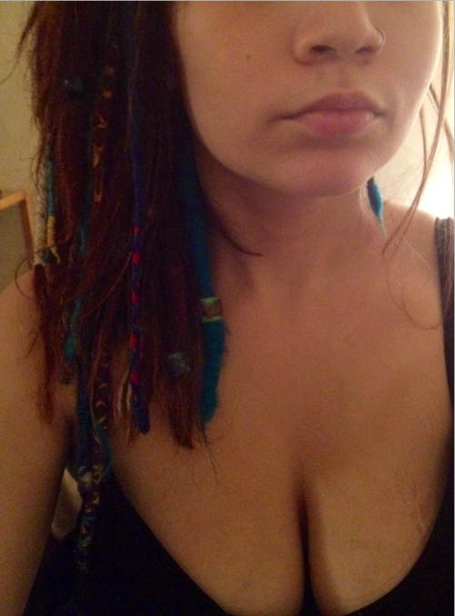 elenaincolor:  Dreads and boobs. 