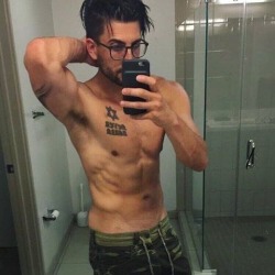 hotfamousmen:  Jesse Wellens